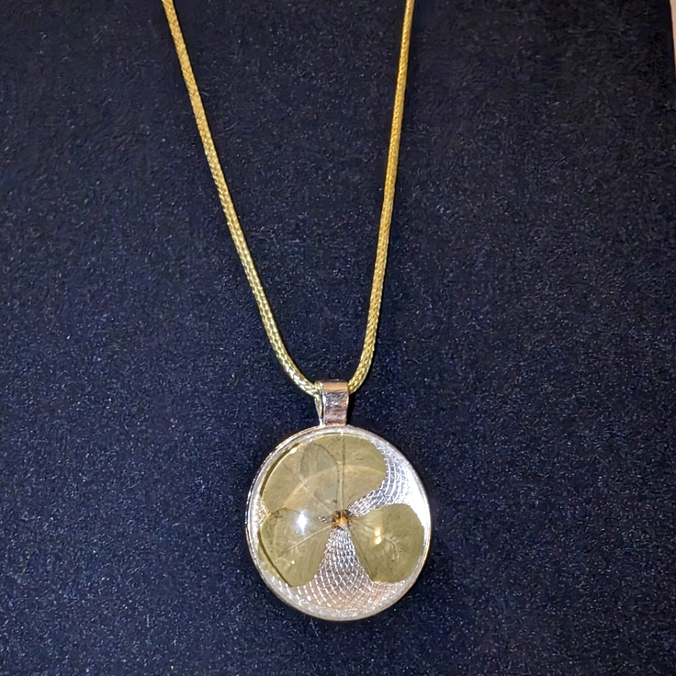 Real 4 Leaf Clover Pendant Necklace